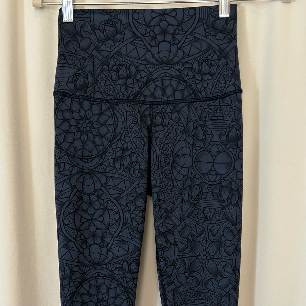 Lululemon wonder under
